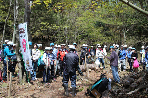 六甲山の自然と森林整備の目的について、NPOの方よりご説明いただきました。