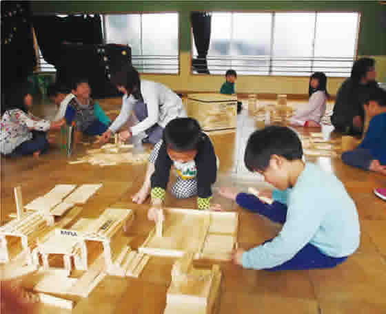 Wooden building blocks for daycare centers in Amagasaki, Hyogo Prefecture (Shinko Kenzai)