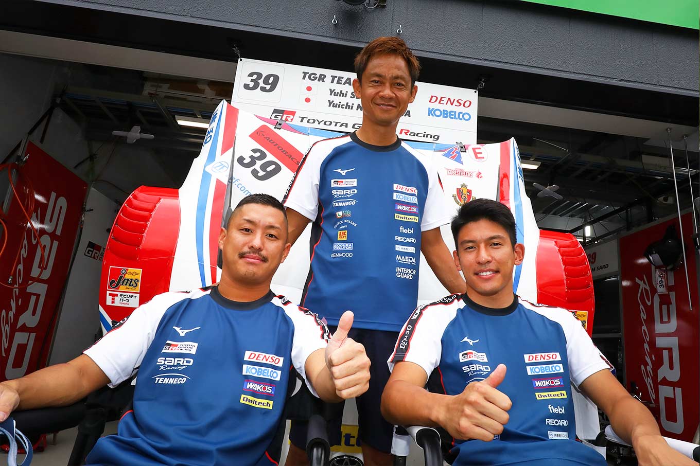 （左から）関口雄飛ドライバー、脇坂寿一監督、中山雄一ドライバー