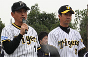 元阪神タイガースの真弓明信さんと八木裕さん湯舟敏郎さんによる野球教室