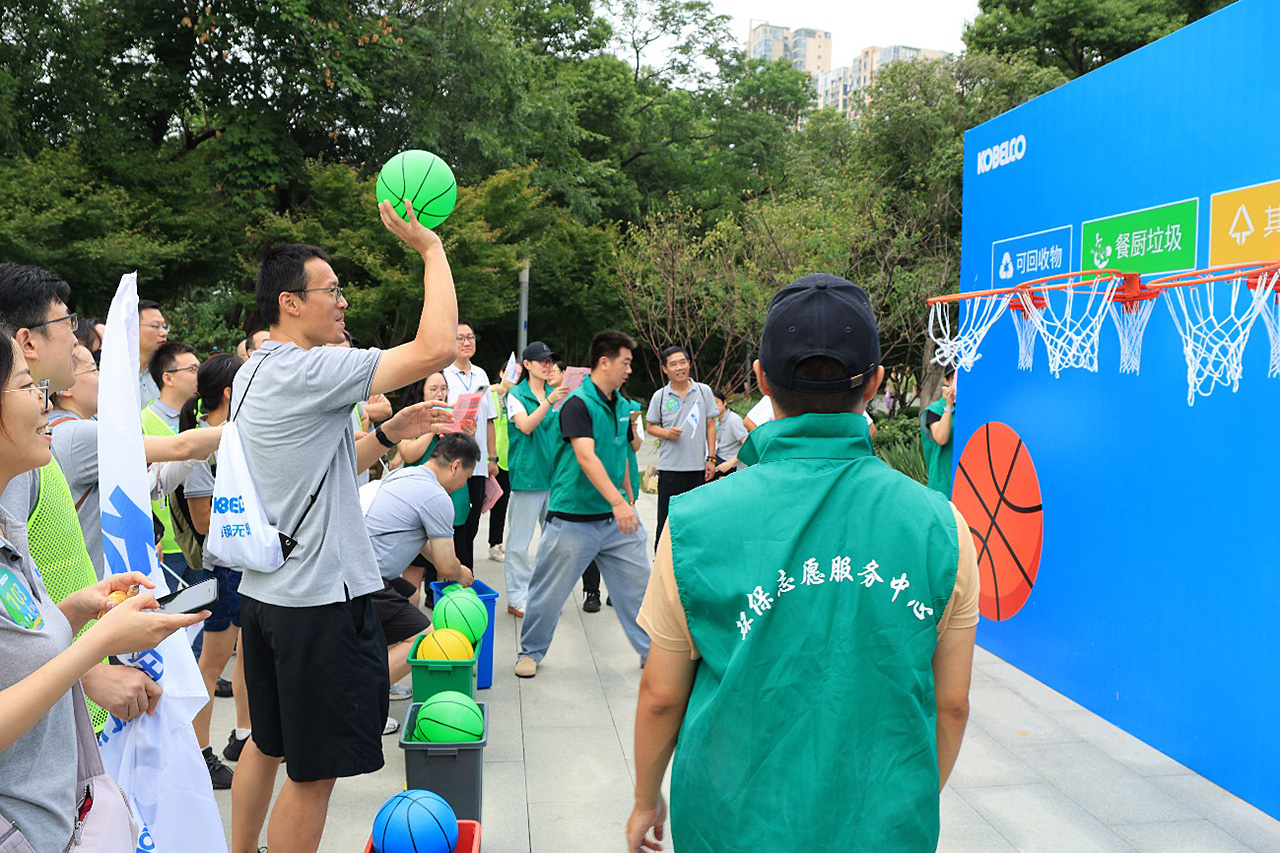 ゴミ分別バスケットゲームの様子