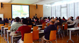 A seminar for people to learn about plants on Mount Rokko