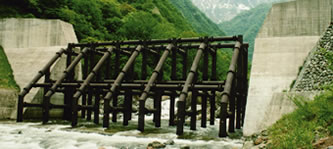 A grid-type sabo dam on the Ikazawa River (Niigata)