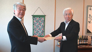 Mayor Tatsuo Yada (left) and President Sato (right)