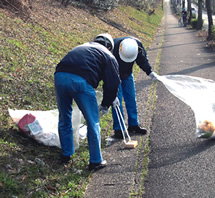 Engaging in clean-up activities along public roads, much to the delight of local people