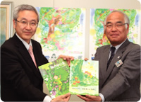 Completed Picture Books Donated to Hyogo Prefecture