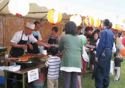 The Shinko Festival stalls are well known for their delicious food.