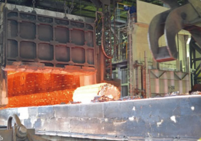 Energy-savings through heat diagnosis are carried out at the reheating furnace for forging in the Steel Casting & Forging Plant at Takasago Works