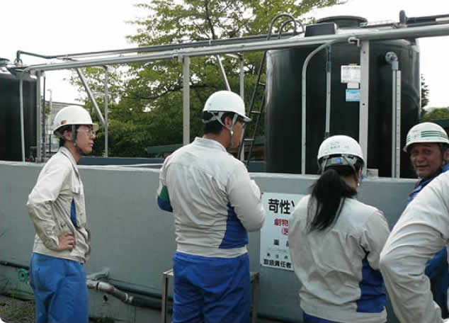 Checking the status of management of an effluent treatment facility during an environmental audit (Ibaraki Plant)