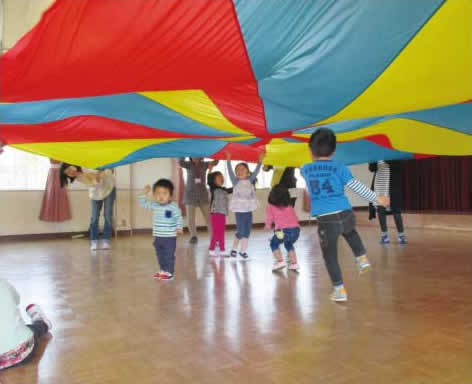 Balloons and other supplies for childcare support centers (Takasago Works)