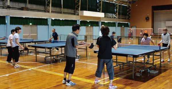 Ping pong practice at Kobelco Steel Tube 
gymnasium