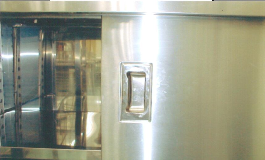 Door handle of the food shelf