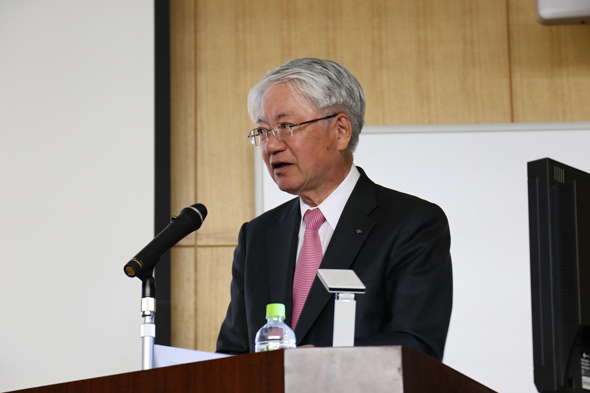 代表取締役会長兼社長 川崎 博也