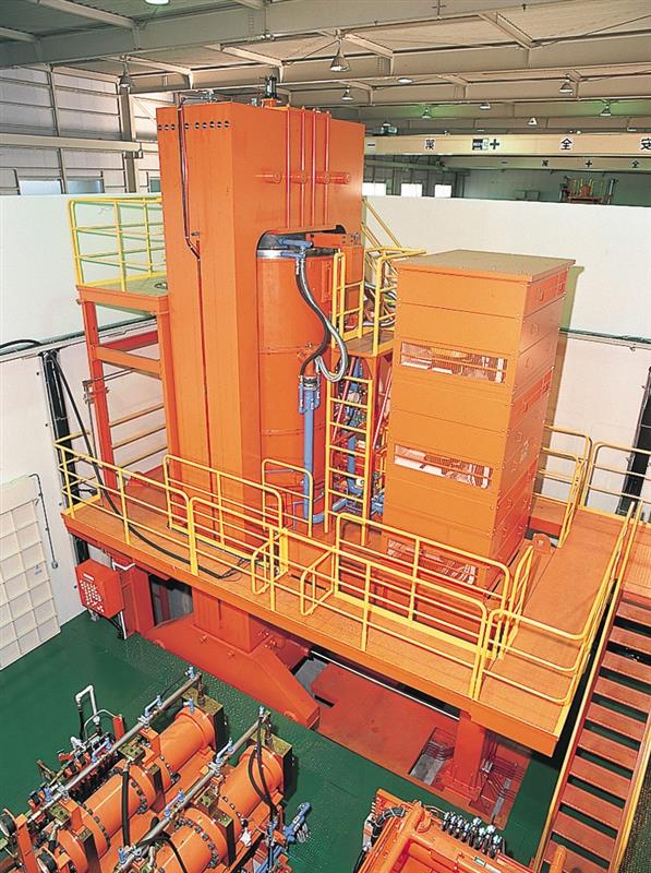 等方圧加圧装置