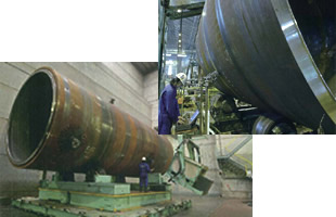 上： 自動超音波探傷検査（周溶接部：TOFD）　下：神戸製鋼所：高砂製作所　放射線透過検査装置（ライナック：9Mev）