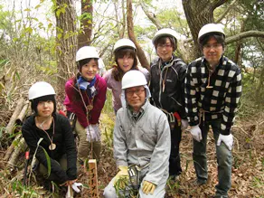 植樹をされた神鋼不動産のみなさん。
