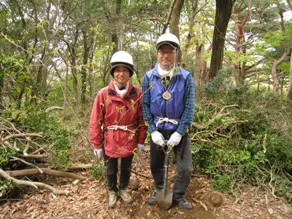 ご夫婦で参加していただいたお二人に植樹をしていただきました。