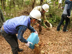 元気に育つよう願いを込めて、水やりをしました。