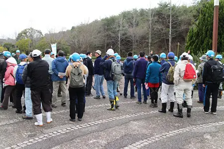 集合場所での班分け