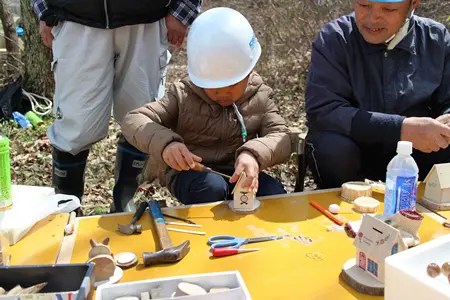 木工クラフトで貯金箱作り