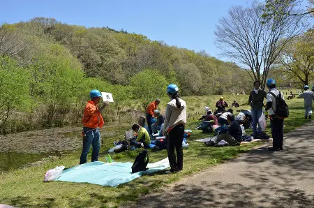 池の側でランチにしましょう