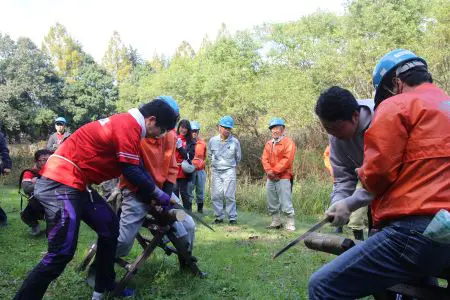 昼休み　丸太切り競争