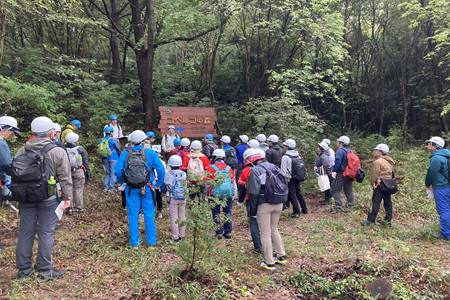 看板前でオリエンテーション